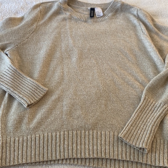 H&M Size M Sweater - Picture 4 of 5